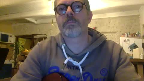 albandant online show from December 16, 2025, 9:42 pm