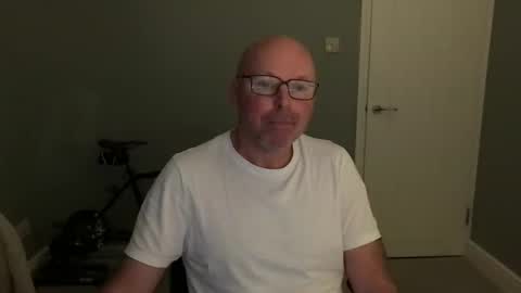 Snapshot of alc300170 chatting on October 13, 2025, 6:02 am alc300170 online show from October 13, 2025, 6:02 am