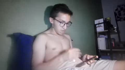 aleexrune online show from May 19, 2026, 3:46 am
