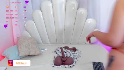 Roxana online show from November 20, 2025, 5:40 am