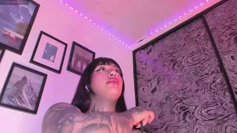 Snapshot of aleja_5 chatting on July 20, 2026, 4:05 am Ale online show from July 20, 2026, 4:05 am