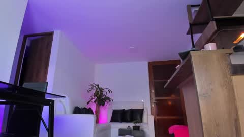 A L E J A N D R A online show from January 18, 2025, 10:39 pm