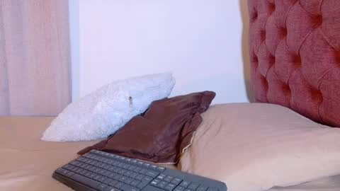 alejandra_dunn1 online show from March 22, 2026, 7:39 pm