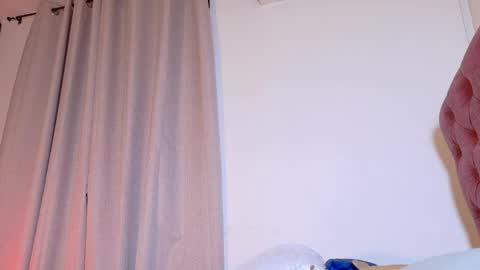 alejandra_dunn1 online show from April 7, 2026, 7:25 pm