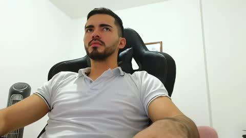 alejandroo_7 online show from December 21, 2024, 9:15 pm