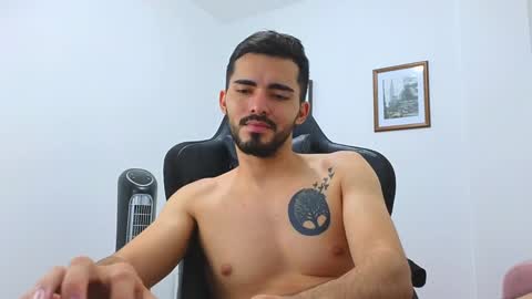 alejandroo_7 online show from December 27, 2024, 10:26 pm