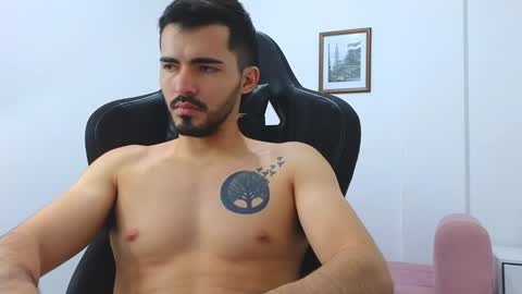alejandroo_7 online show from January 13, 2025, 10:13 pm