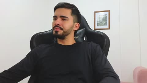 alejandroo_7 online show from January 14, 2025, 10:02 pm