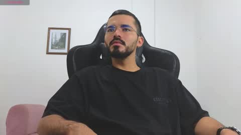 alejandroo_7 online show from December 3, 2025, 5:44 pm