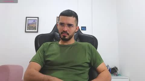 alejandroo_7 online show from December 17, 2025, 6:36 pm