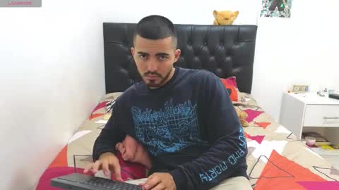 alejandroo_7 online show from February 24, 2026, 3:54 pm