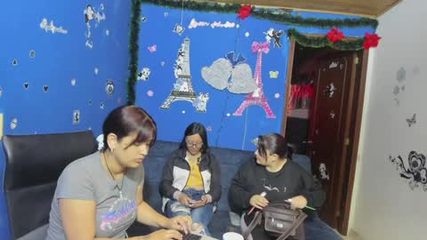 Snapshot of alejita_smithh chatting on January 21, 2025, 12:39 pm zoe and Kataleya online show from January 21, 2025, 12:39 pm