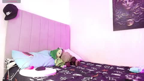 alejo_cute online show from December 30, 2024, 8:47 pm