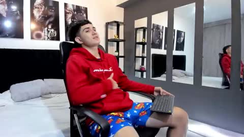 alejo_gray1 online show from January 19, 2026, 1:04 pm