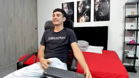 alejo_gray1 online show from February 4, 2026, 6:36 pm