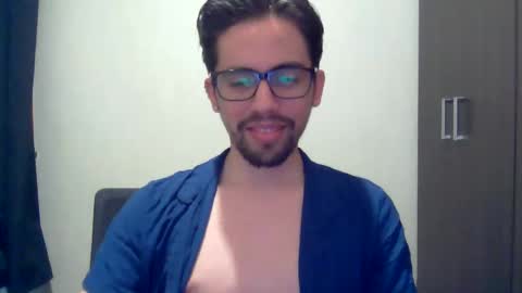 Snapshot of alejo_shy chatting on January 3, 2025, 4:00 am alejo_shy online show from January 3, 2025, 4:00 am