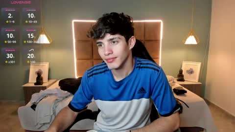 ALejoo Saenz online show from April 15, 2026, 4:08 am