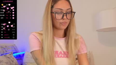 aleksacandy online show from May 31, 2026, 6:09 pm