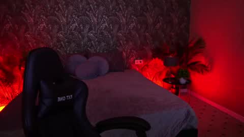 aleksaloree online show from June 10, 2026, 12:22 am