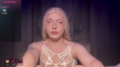 ALENA  INDEPENDENT MODEL online show from March 11, 2026, 3:56 am