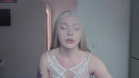 ALENA  INDEPENDENT MODEL online show from March 18, 2026, 4:37 am