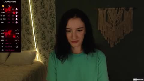 Snapshot of alena_navi chatting on February 2, 2025, 12:30 am Alena online show from February 2, 2025, 12:30 am