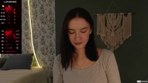 Snapshot of alena_navi chatting on February 6, 2025, 12:37 pm Alena online show from February 6, 2025, 12:37 pm