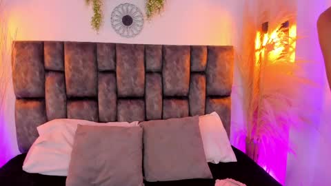 Ale  online show from April 8, 2026, 7:25 pm