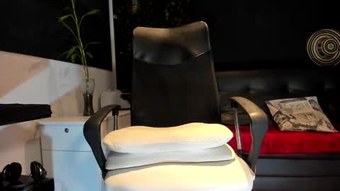 ALESSANDRO  WYE online show from September 14, 2025, 10:36 am