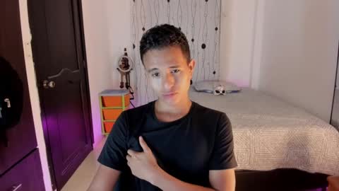 Snapshot of alessandro_wizard chatting on January 29, 2025, 11:35 pm Alessandro online show from January 29, 2025, 11:35 pm