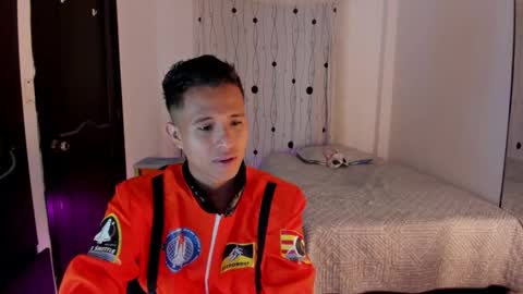 Snapshot of alessandro_wizard chatting on February 3, 2025, 3:53 am Alessandro online show from February 3, 2025, 3:53 am