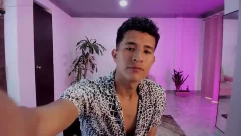 Snapshot of alessandro_wizard chatting on October 27, 2025, 4:55 pm Alessandro online show from October 27, 2025, 4:55 pm