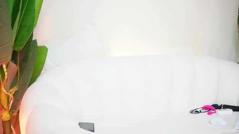 Snapshot of alessiaplays chatting on March 2, 2026, 9:43 pm Alessia online show from March 2, 2026, 9:43 pm