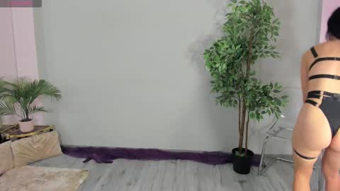 Alessia online show from November 24, 2025, 8:30 pm