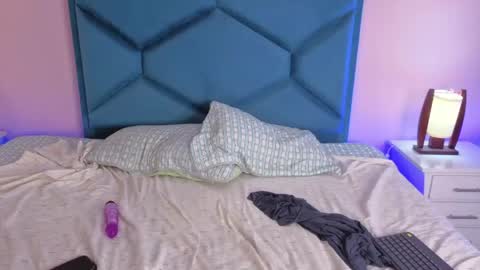 AleSweett online show from April 16, 2026, 7:36 pm