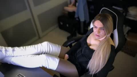 Leyla Leg online show from April 17, 2026, 9:07 pm