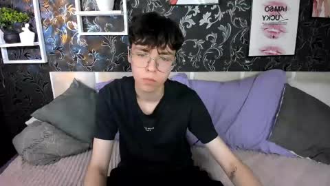 alex_bigls online show from May 25, 2026, 2:23 pm