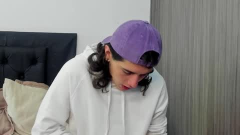 alex_connorr online show from January 8, 2025, 3:39 pm