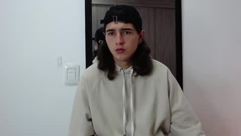 alex_connorr online show from February 9, 2025, 8:34 pm