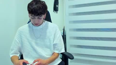 Snapshot of alex_poett chatting on January 30, 2025, 6:13 am Residente0xxx online show from January 30, 2025, 6:13 am