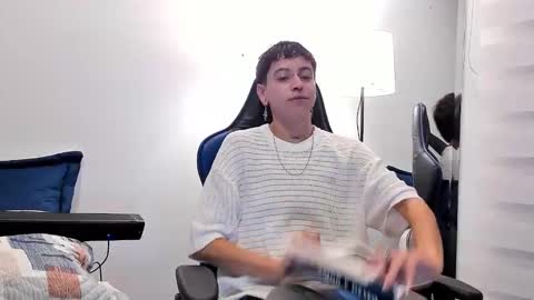 Snapshot of alex_poett chatting on February 26, 2025, 6:58 am Residente0xxx online show from February 26, 2025, 6:58 am