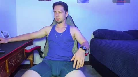 Snapshot of alex_smith0 chatting on October 29, 2025, 2:36 am online show from October 29, 2025, 2:36 am