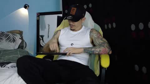 alex_sthorm online show from April 13, 2026, 3:56 am