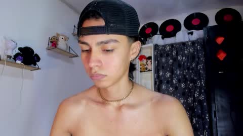 Snapshot of alex_sweet_69 chatting on November 15, 2025, 2:13 pm Alex online show from November 15, 2025, 2:13 pm