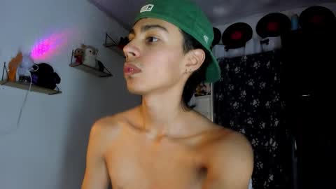 Snapshot of alex_sweet_69 chatting on December 18, 2025, 4:35 pm Alex online show from December 18, 2025, 4:35 pm