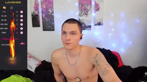 Alex WandHot online show from February 3, 2026, 6:40 am