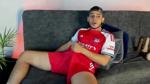 Alex Woll online show from October 5, 2025, 2:54 am