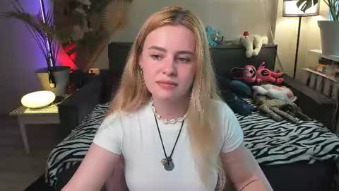 alexa_pirs online show from June 13, 2026, 3:21 pm