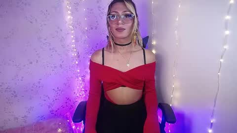 alexaavandercloude online show from April 1, 2026, 7:33 pm
