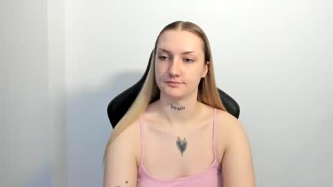Snapshot of alexafragile chatting on June 30, 2026, 11:33 am Alexa online show from June 30, 2026, 11:33 am